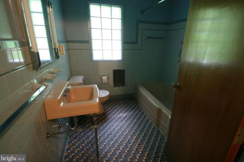 810 Lions Back Dr, Huntingdon PA 16652-3024 exterior