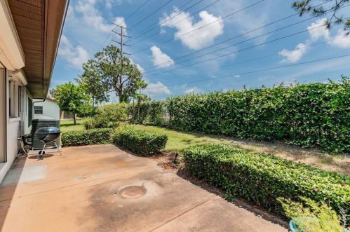 7739 Radcliffe Cir, Port Richey FL 34668-5937 exterior