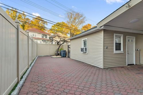 93 Brookside Ave, Mount Vernon, NY 10553-1318