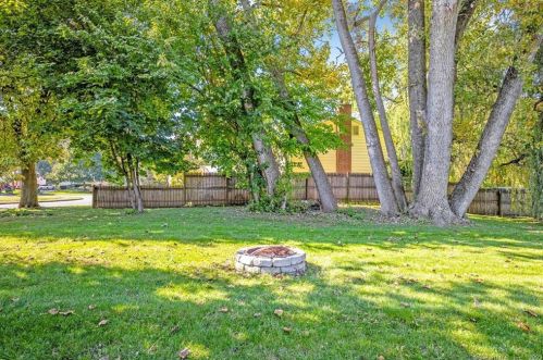 85 Columbia Rd, Windsor CT 06095-3811 exterior