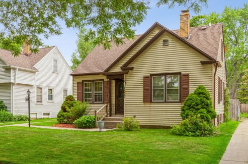 4339 40th St, Milwaukee, WI 53216-1650