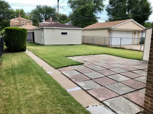 8847 Euclid Ave, Chicago IL 60617-2908 exterior