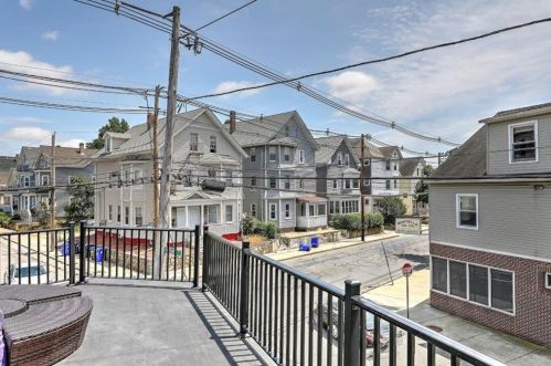 252 Admiral St, Providence RI 02908-1350 exterior