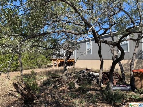 676 Henderson Dr, Spring Branch, TX 78070-4026