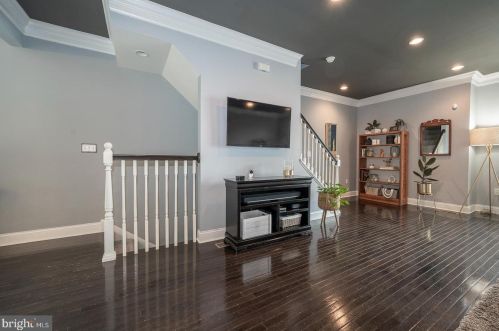 328 Lemonte St, Philadelphia PA 19128-4520 exterior