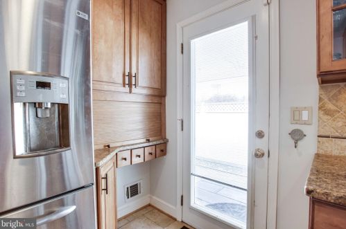 1841 Birch Rd, Mc Lean VA 22101-5317 exterior