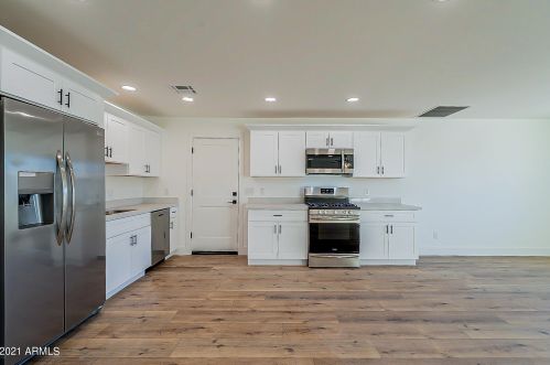 3202 Captain Dreyfus Ave, Phoenix AZ 85032-6706 exterior