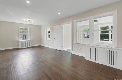 11 Hutchinson Blvd, Mount Vernon NY 10552-2510 exterior