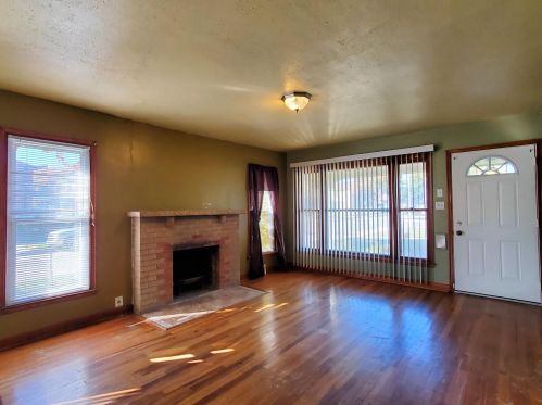 2733 Roosevelt Dr, Milwaukee WI 53216-1838 exterior