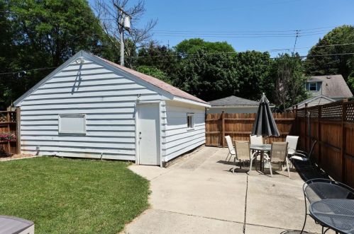 2106 107, Milwaukee WI 53226-2304 exterior