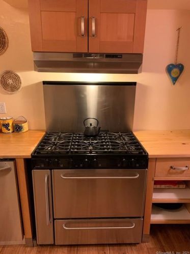 87 Hawley Ave, Milford CT 06460-8016 exterior