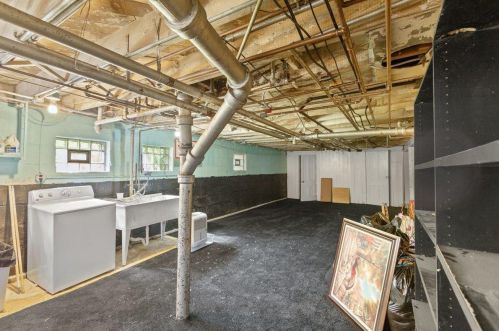 2427 Stratford Ct, Milwaukee WI 53211-2635 exterior