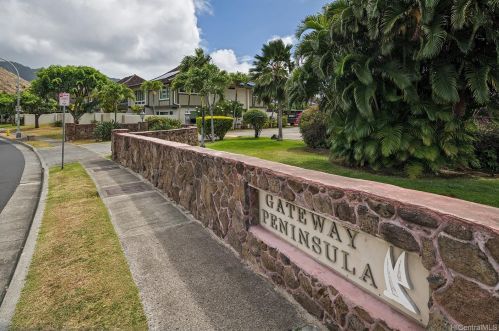 211 Kawaihae St, Honolulu HI  96825-1931 exterior