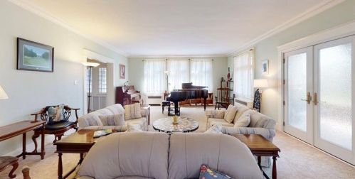 5531 Northumberland St, Pittsburgh PA 15217-1129 exterior