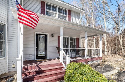 3722 Bennington Dr, Cedar Springs, MI 49319-8808