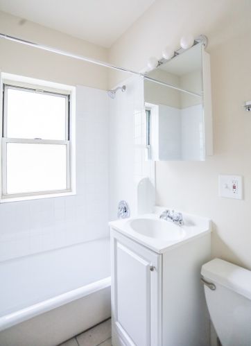 1100 Roscoe St, Chicago IL  60657-2232 exterior