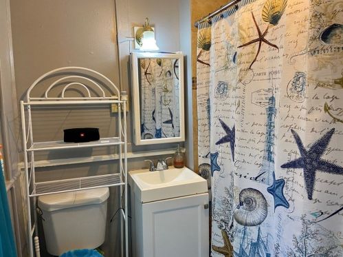 93 Thompson St, Springfield MA 01109-3919 exterior