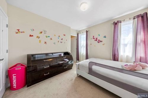 571 Kipp St, Teaneck NJ 07666-1648 exterior