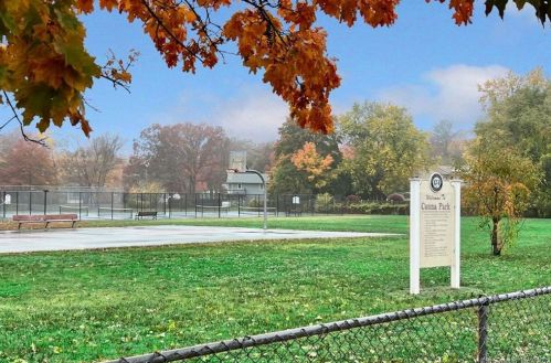 1 Angel Pl, North Haven CT 06473-2402 exterior