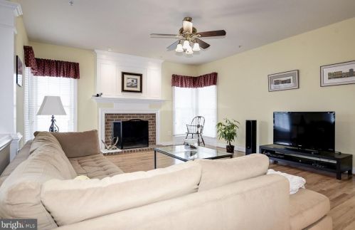 204 Deep Trail Ln, Rockville MD  20850-7753 exterior