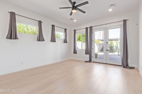 4239 42nd St, Phoenix AZ  85018-4207 exterior