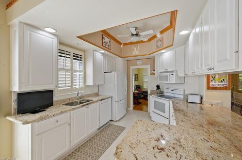 5296 Hawkesbury Way, Naples FL 34119-9581 exterior