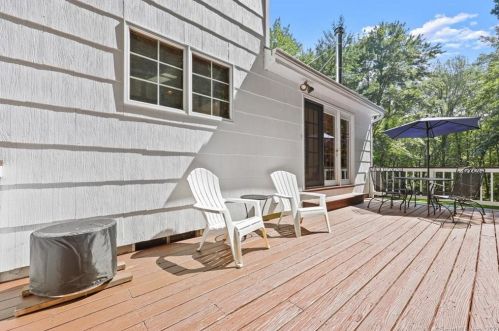 49 Fox Run Rd, Norwalk CT 06850-2324 exterior