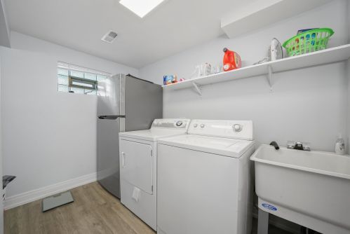 5606 Parkside Ave, Chicago IL 60646-6421 exterior