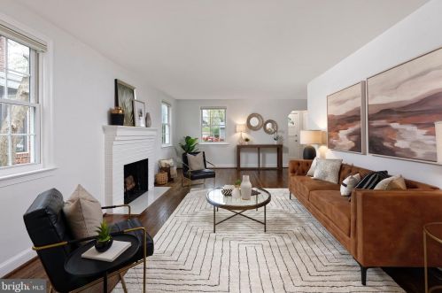 902 Commonwealth Ave, Alexandria VA exterior