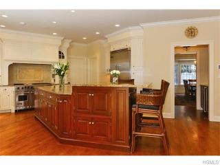 26 Sarles St, Armonk NY  10504-1229 exterior