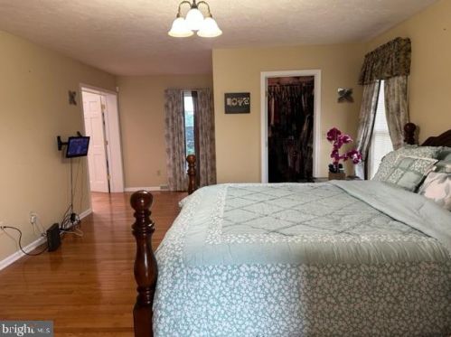 381 Thornhill Dr, Hanover PA  17331-7976 exterior