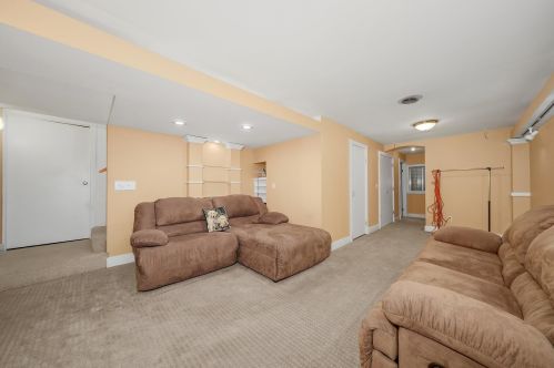 9006 Vine Ave, Bull Valley IL 60097-8243 exterior