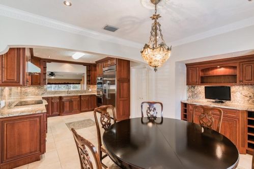 456 Davis Blvd, Tampa FL 33606-3818 exterior