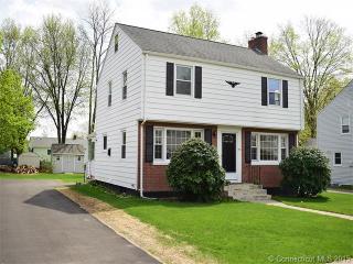 162 Wells St, Manchester, CT 06040-6128