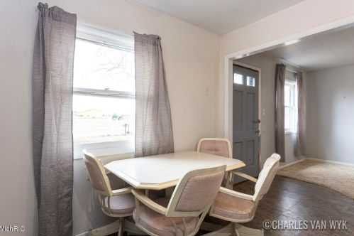 305 Jones St, Grant MI 49327-9143 exterior