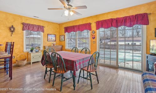 142 Beechwood Dr, Red Bank NJ 07702 exterior