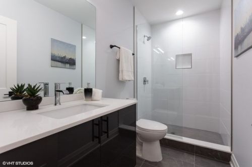 4932 Forrestville Ave, Chicago IL 60615-2407 exterior