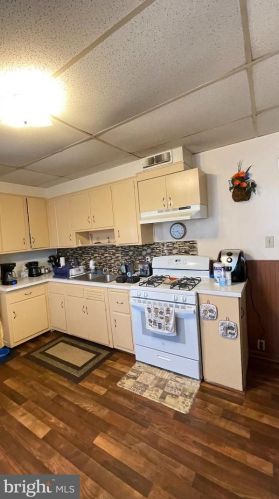 1414 Broad St, Trenton NJ 08610-6036 exterior