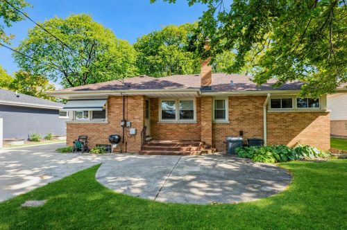 890 Prospect Ave, Elmhurst IL  60126-4867 exterior