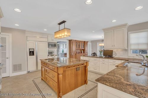 26 Brasch Blvd, Middletown NJ 07748-3161 exterior