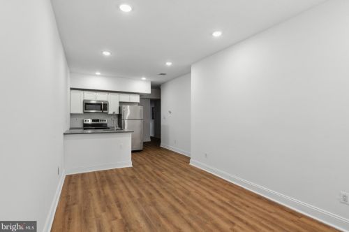 2720 11th St, Philadelphia, PA 19148-4902