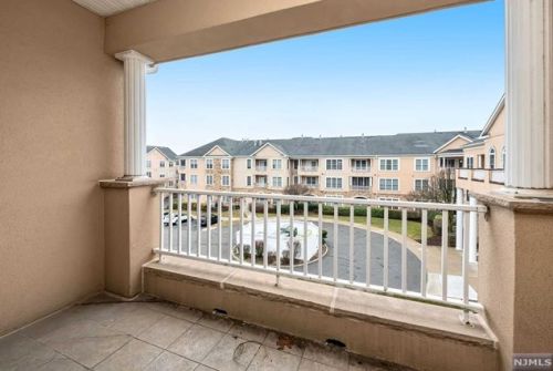 3326 Franklin Ln, Rockaway NJ 07866-5820 exterior