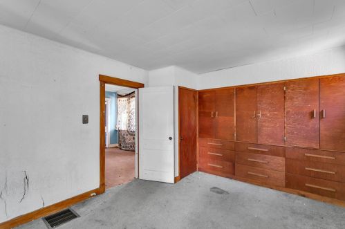 2317 Milligan Ave, Pittsburgh PA 15218-2241 exterior