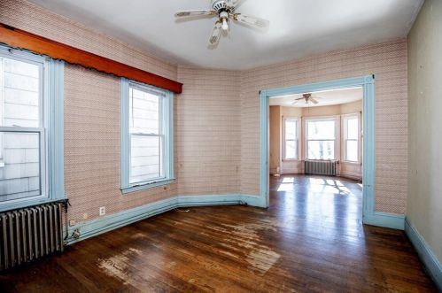 184 Chelsea St, Boston MA exterior