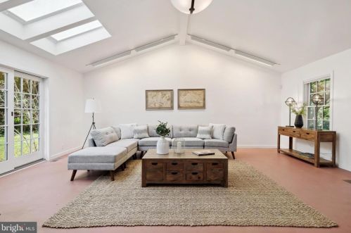 2775 Main St, Trenton NJ 08648-1037 exterior