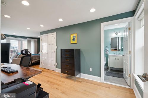 128 Bainbridge St, Philadelphia PA  19147-2402 exterior