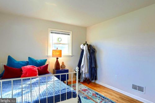 1131 Hermosa Ave, Lancaster PA 17601-1526 exterior