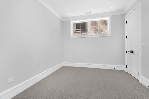 2137 Clifton Ave, Chicago IL 60614-4116 exterior