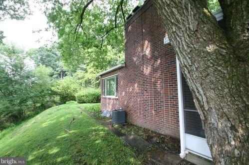 810 Lions Back Dr, Huntingdon PA 16652-3024 exterior