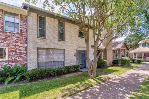 1817 Coronado Hills Dr, Austin TX  78752-2116 exterior